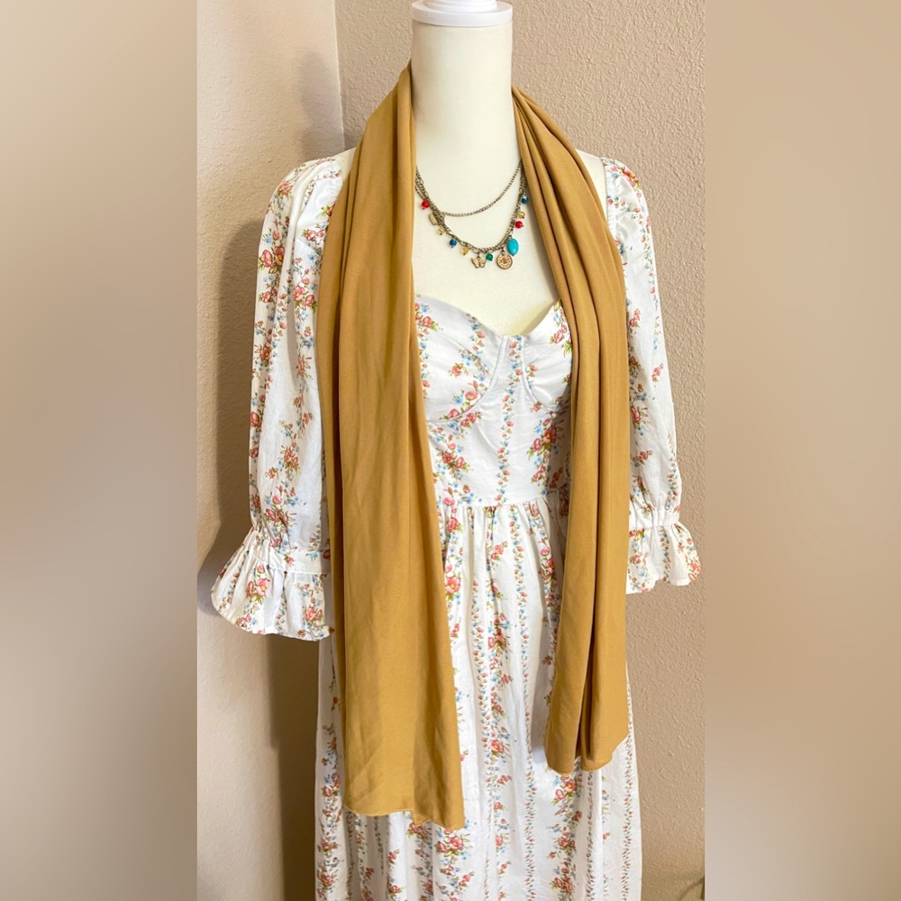 Scarf. New gold. smooth. cold.